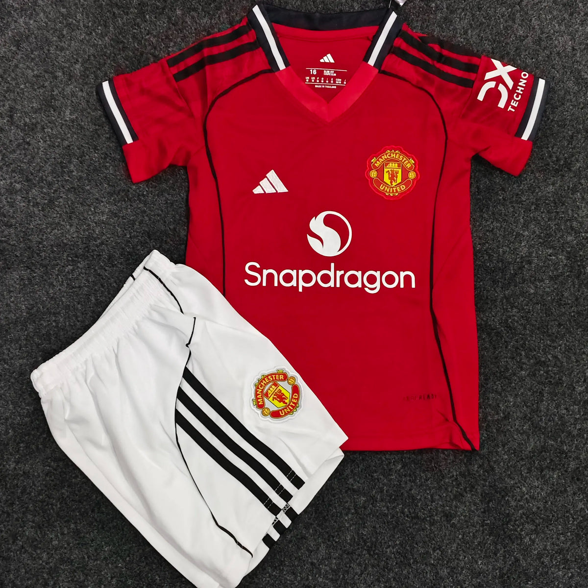 MU HOME KIDS PREMIUM KIT 2025/26